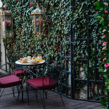 מלון Andromeda Boutique 4*