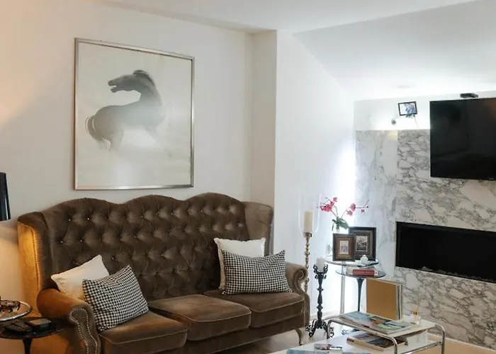 מלון Andromeda Boutique 4*