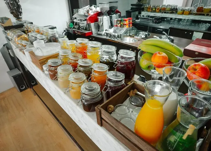 מלון Andromeda Boutique 4*