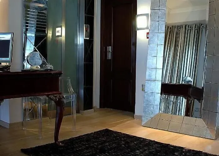 מלון Andromeda Boutique 4*