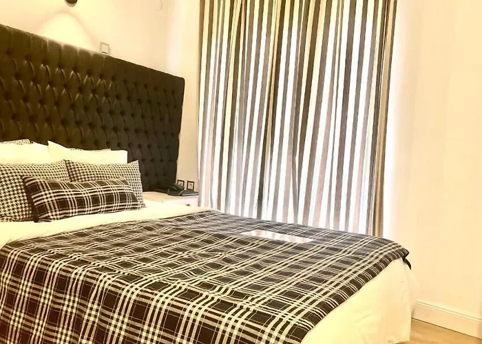 Andromeda Boutique קסטוריה