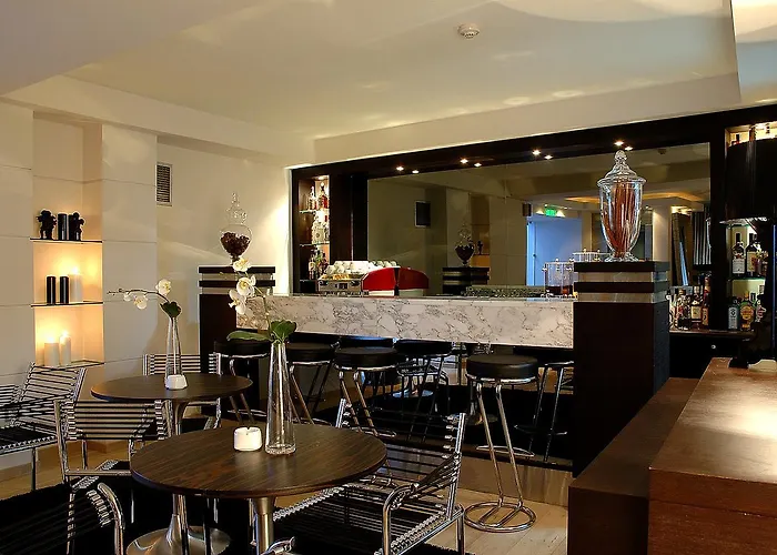 מלון Andromeda Boutique